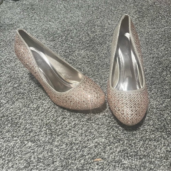 Rose gold heels size 8 - Picture 1 of 9